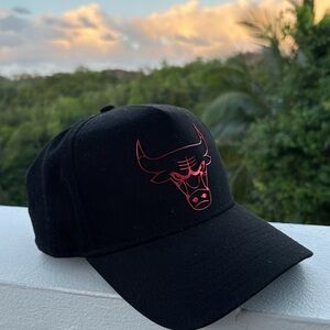 New Era 940 FOIL LOGO Chicago Bull’s Men's Snap Back Cap Black